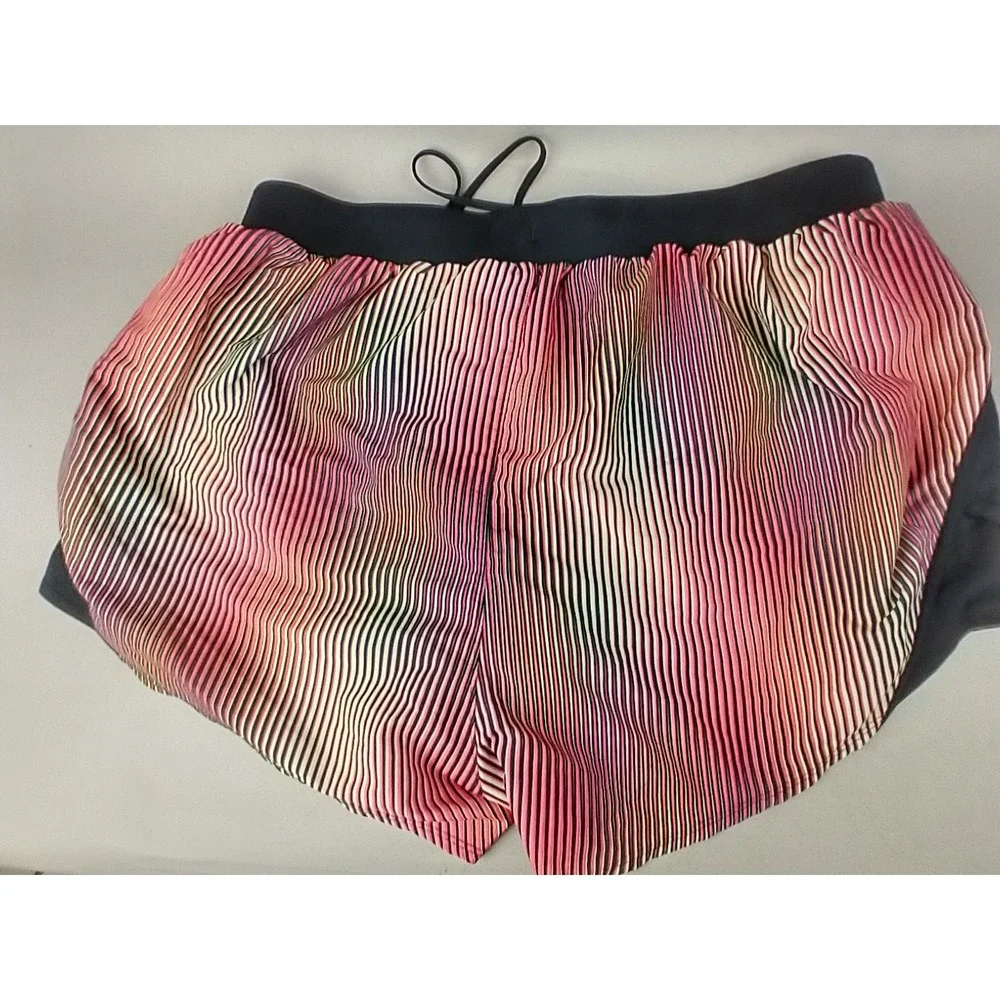 Under Armour HeatGear Women 1X Pink Black Striped Lined Running Shorts‎ Loose